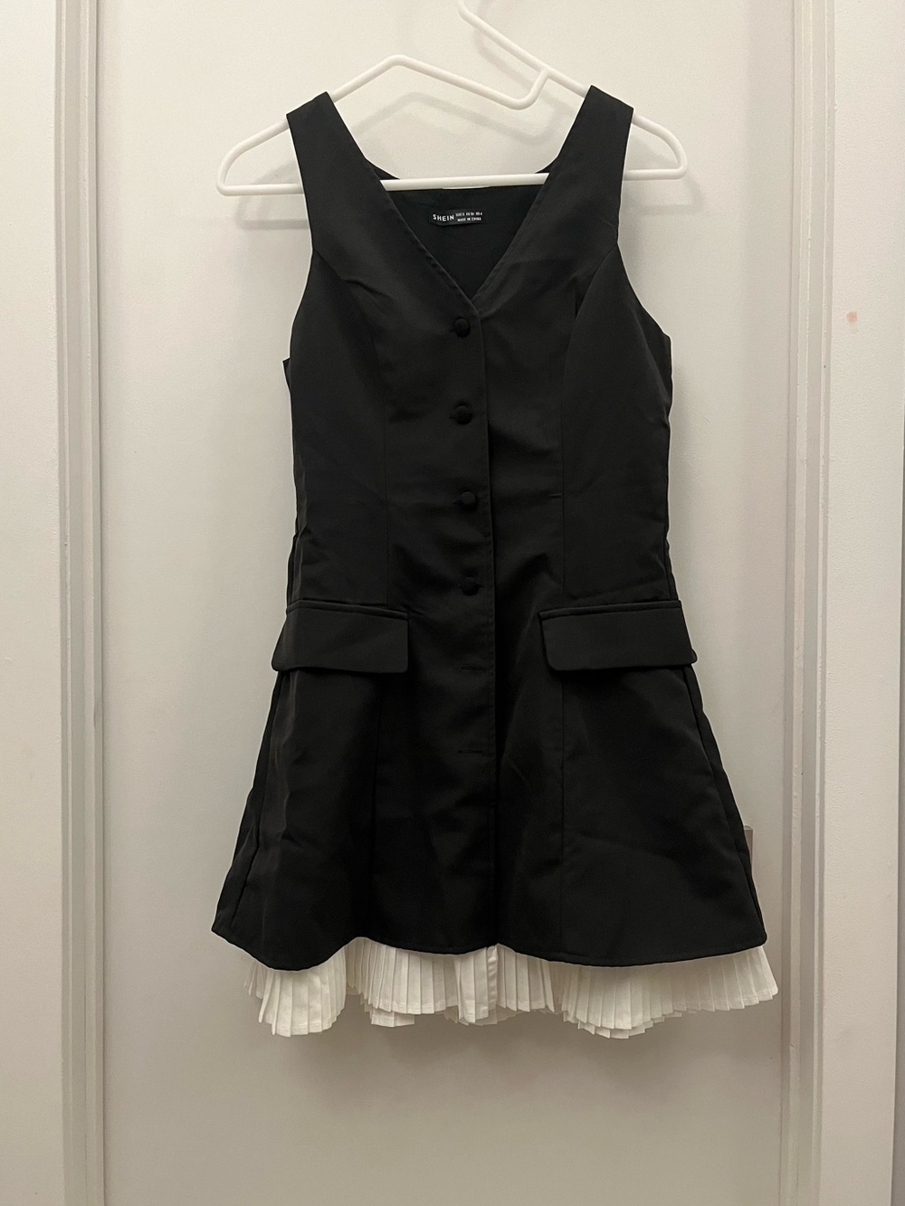 Black Sleeveless V-Neck Button Dress